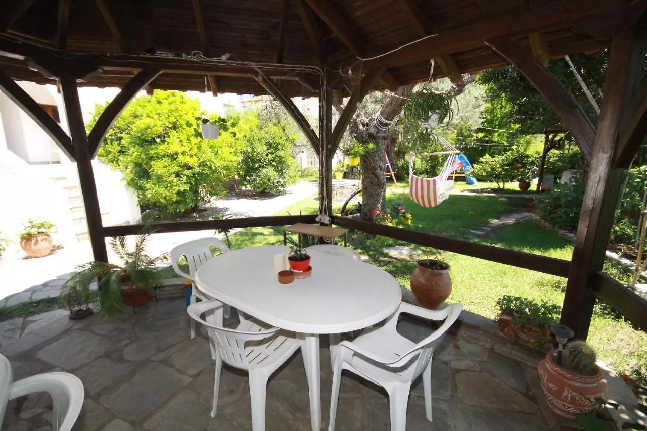 Апартаменты Villa Angela Вурвуру Греция